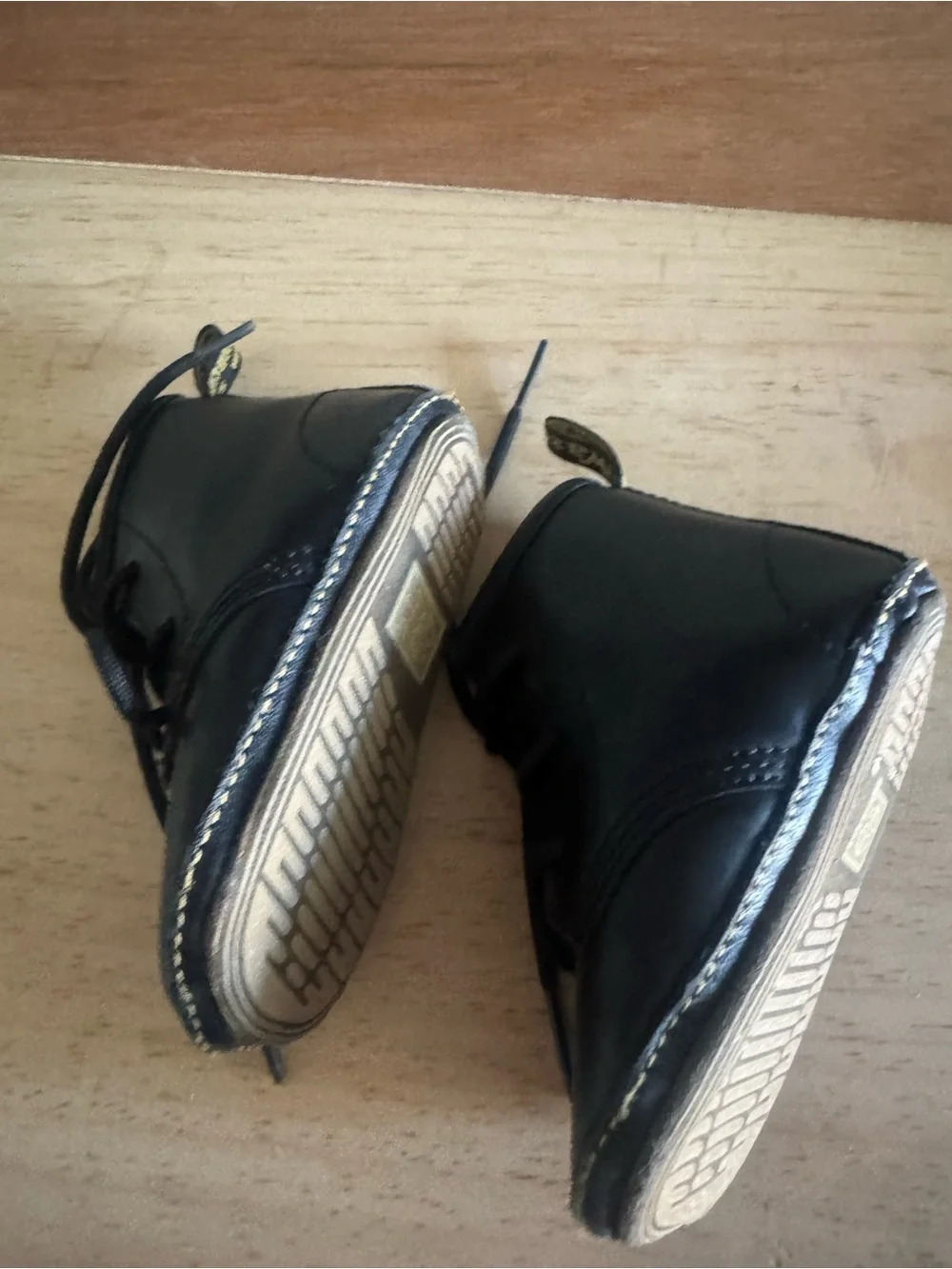 DR MARTENS NEWBORN 1460 AUBURN LEATHER black booties size 4